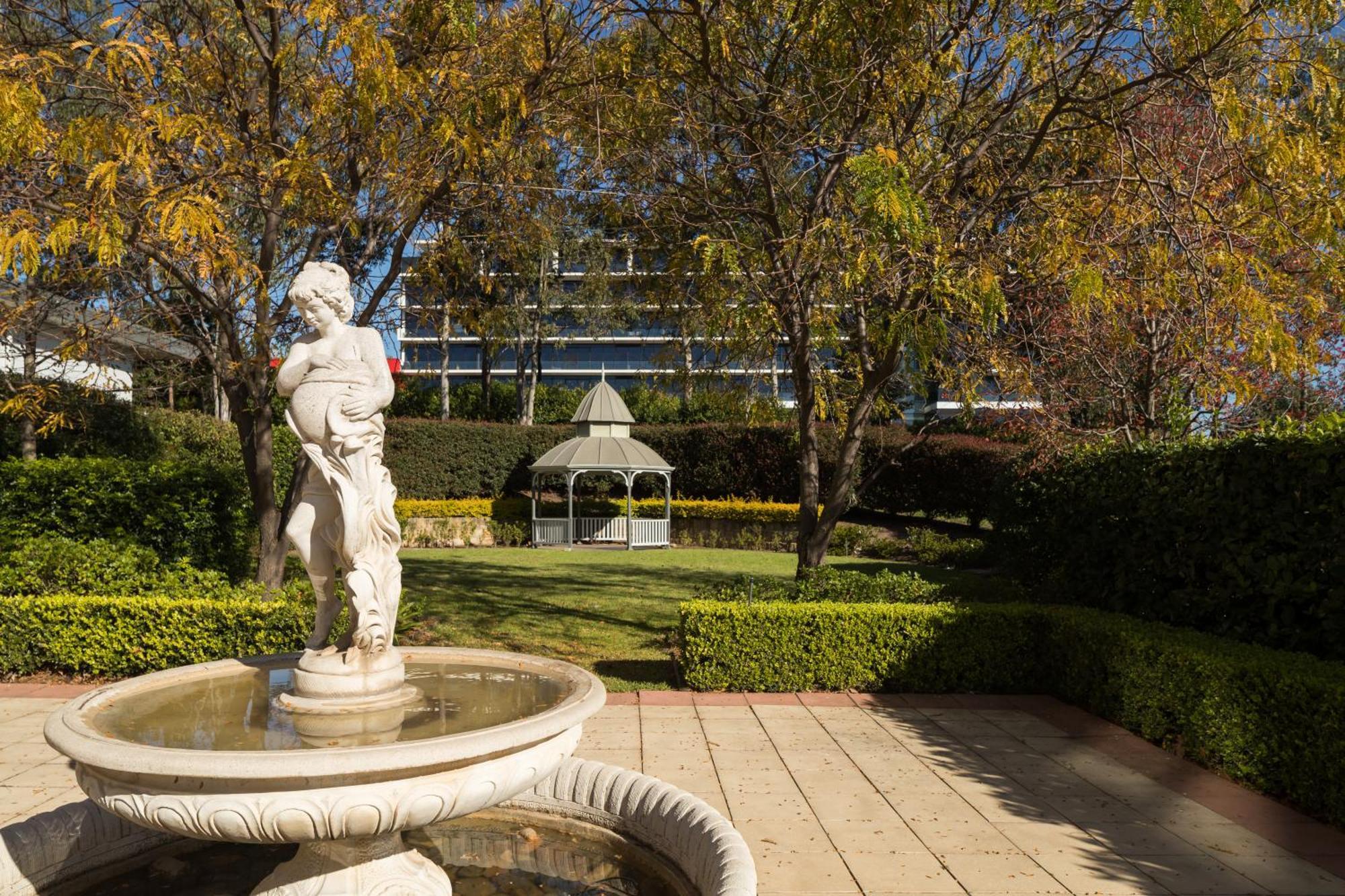 Hotel Visy Dior Baulkham Hills Esterno foto